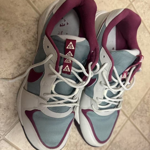 Nike ACG Lowcate Trainers Mica Green Rosewood Men's size 9.5 with original box - Picture 1 of 5
